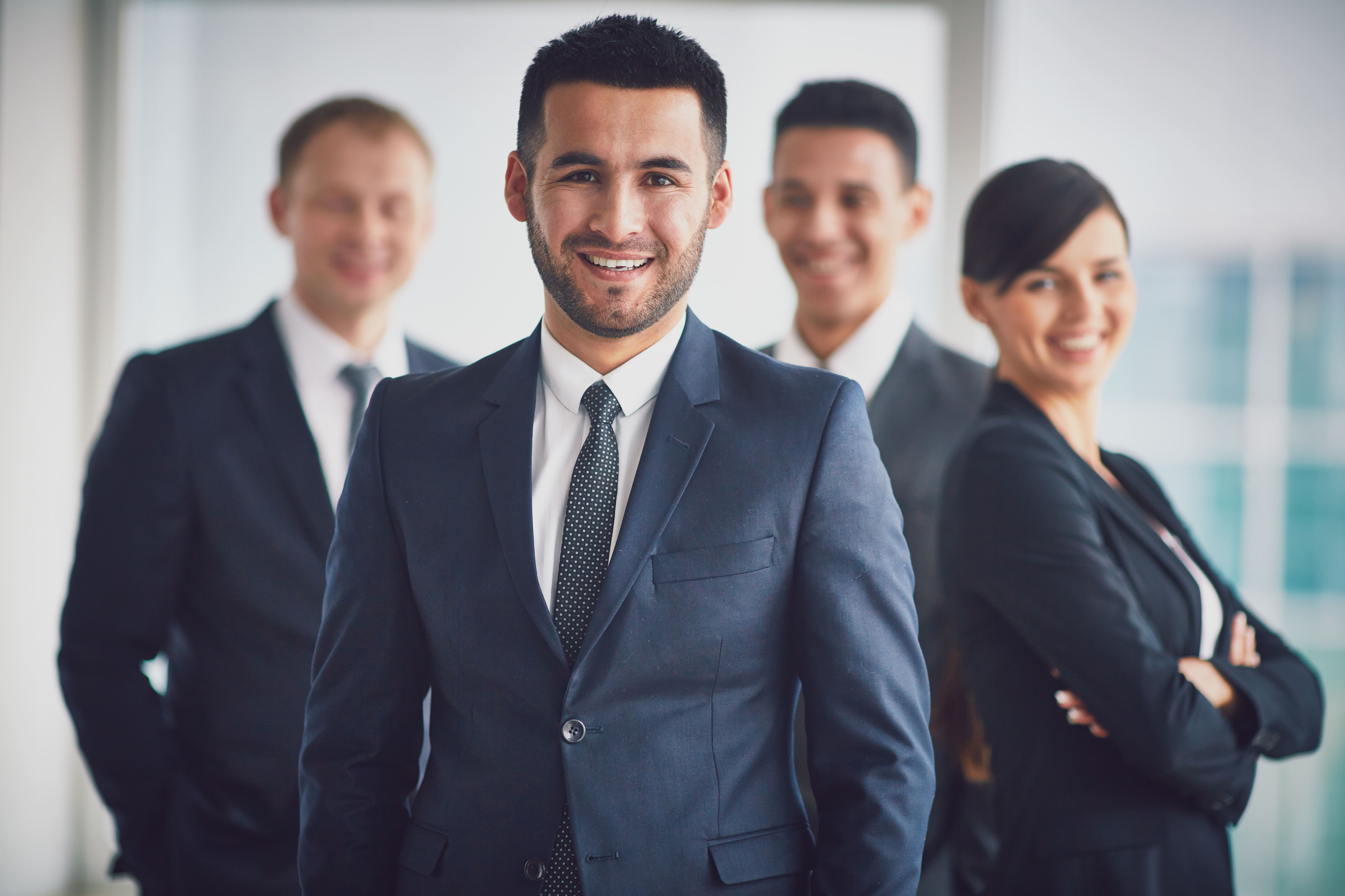 Homme en costume pour un projet professionnel